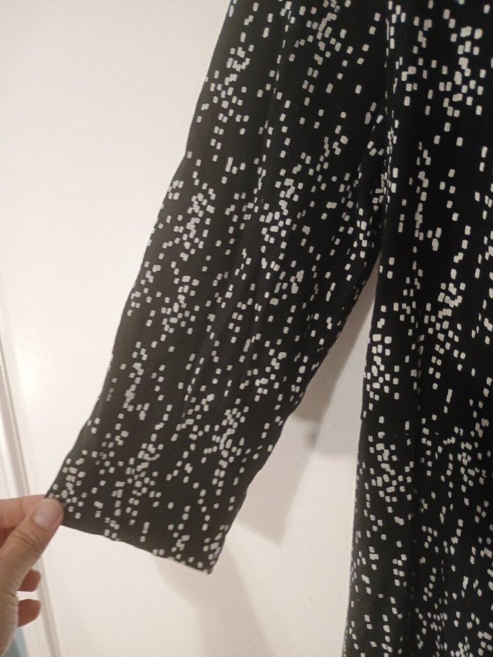 Gap Black & White Abstract Print Wrap Dress Size Large Rayon Tie Waist - Picture 5 of 8